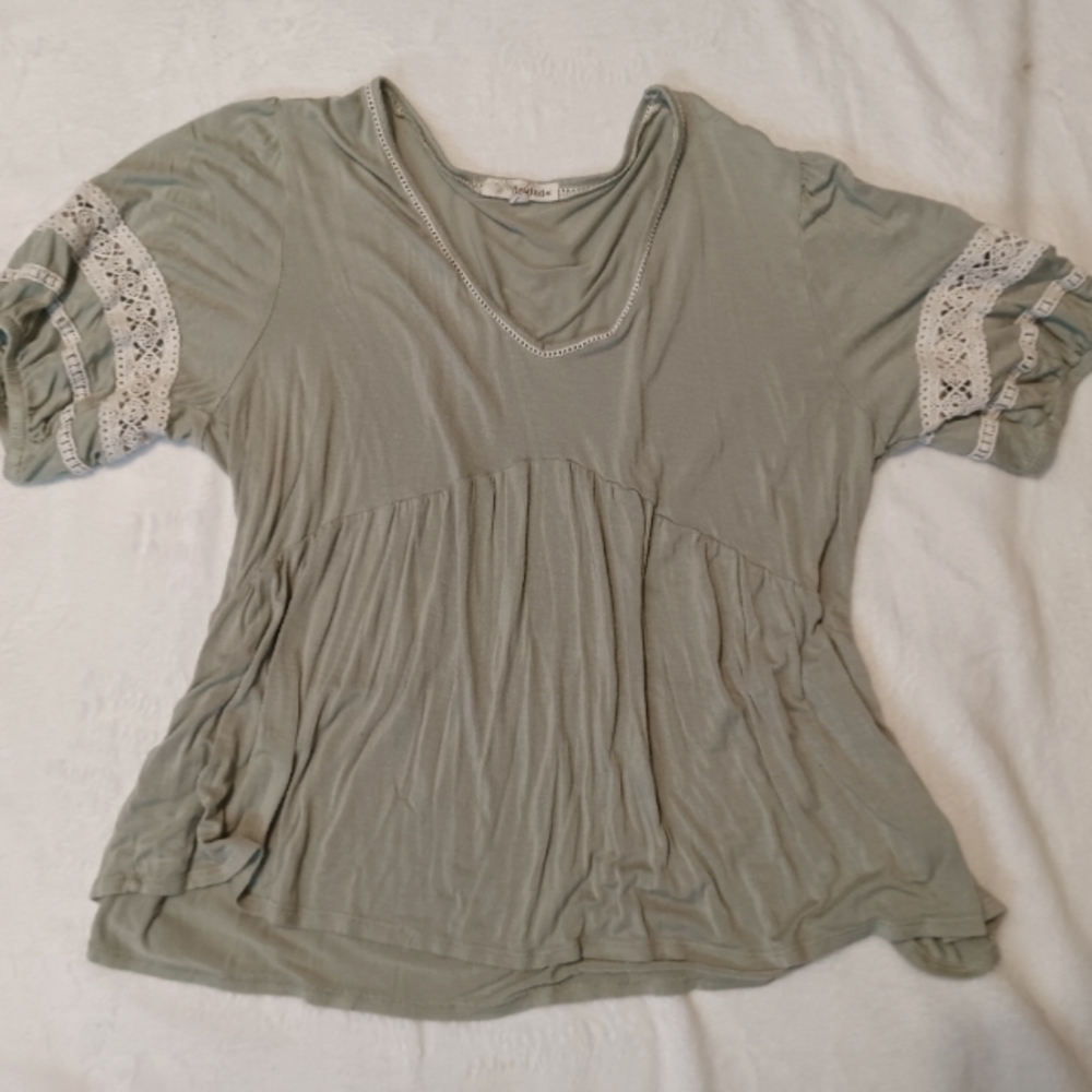 Ladies Green peasant top like new size L